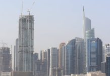 Esplosioni a Dubai nella zona dell’aeroporto internazionale. Intercettato un drone, nessun ferito