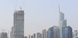 Emirati, una vita che torna a scorrere “in modo quasi normale”