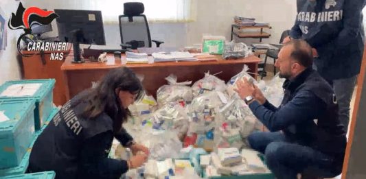 Scoperta farmacia abusiva in un’abitazione a Foggia, sequestri e due indagati