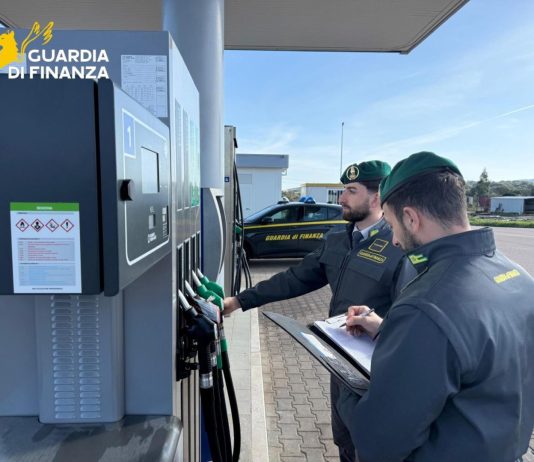 Controlli sui distributori di carburante in Sardegna, elevate sanzioni per 4 mila euro