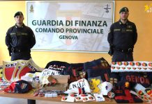 Abbigliamento e accessori del Genoa contraffatti, due denunce a Genova