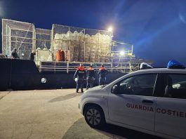 Peschereccio straniero al lavoro in acque italiane nel sud Sardegna, denunce e sequestri