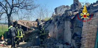 Due morti in un’esplosione di un casolare a Roma, pista anarchica. Ipotesi stessero maneggiando un ordigno artigianale