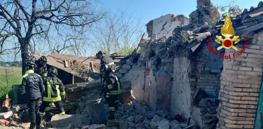 انهيار مبنى مهجور في حديقة القنوات المائية في روما يسفر عن مقتل شخصين