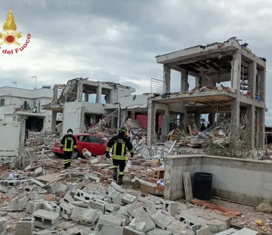 Roma, crolla una palazzina a causa di una esplosione: due anziani feriti