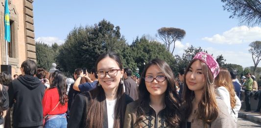 L’ambasciata del Kazakistan a Roma celebra il Nauryz con oltre 300 studenti / Foto