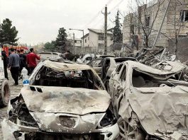 غارات ليلية على إيران.. وطهران تهدد بإغلاق مضيق هرمز