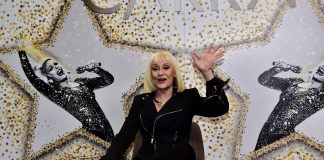 Raffaella Carrà aveva un figlio adottivo segreto. La Fondazione “La sua scelta per proseguire le attività benefiche”