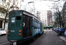 Milano, tram esce dai binari a Rozzano: nessun ferito