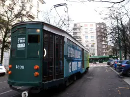 Milano, tram esce dai binari a Rozzano: nessun ferito