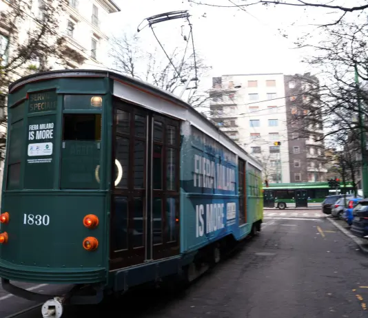 Milano, tram esce dai binari a Rozzano: nessun ferito