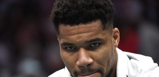 Torna Antetokounmpo ma Milwaukee va ko, Murray trascina Denver contro Utah: il resoconto Nba