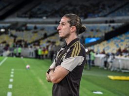 Flamengo fires Filipe Luis after 8-0 win