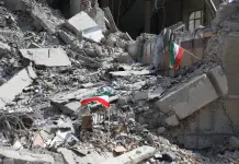 Nuovi raid israeliani ed esplosioni a Teheran, l’Iran: “Gli Usa rimpiangeranno amaramente l’attacco alla fregata Dena”