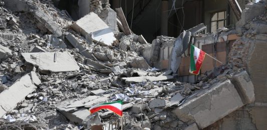 L’Iran “L’estensione della tregua è una manovra tattica per colpirci a sorpresa”. I Pasdaran attaccano una nave portacontainer