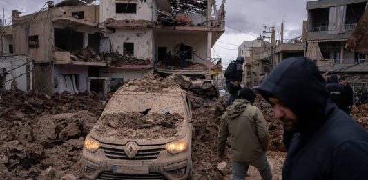 Raid israeliani in Libano, decine di morti. L’Iran conferma che il figlio di Khamenei è ferito ma in buone condizioni