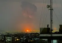 Più di 30 feriti in Bahrein per un drone iraniano. Trump: “La decisione di finire la guerra sarà presa insieme a Netanyahu”