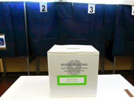 Si vota per il referendum sulla riforma della giustizia, seggi aperti fino alle 15. Affluenza al 46,07% nella prima giornata