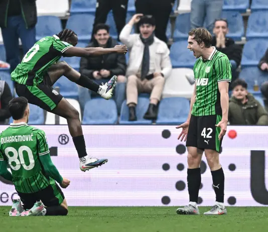 Impresa Sassuolo, in inferiorità numerica per 80 minuti batte l’Atalanta 2-1