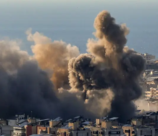 Trump “Non escludo l’invio di soldati in Iran, andremo avanti finché necessario”. Missili contro centri intelligence Usa