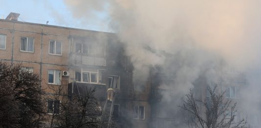 Nuovi attacchi russi con missili e droni contro l’Ucraina, 7 morti a Kharkiv tra cui 2 bambini