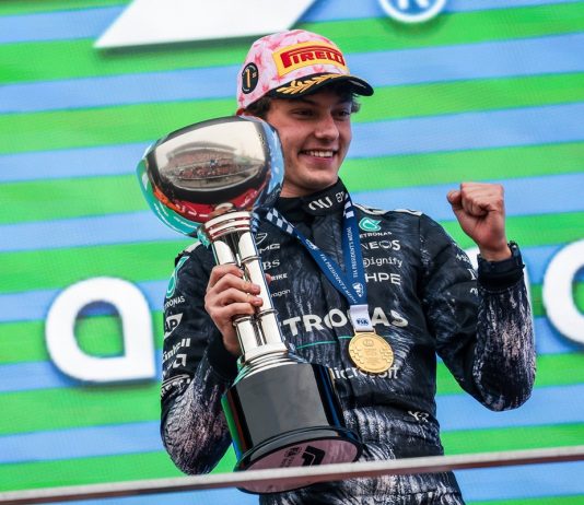 Antonelli fa il bis in Giappone e diventa leader del Mondiale