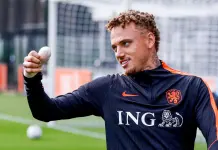 Lang “My thumb it’s still there and will survive, but it’s not easy. I can’t even play Playstation”