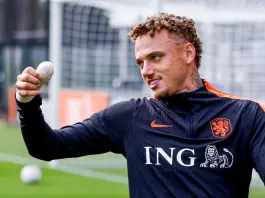 Lang “My thumb it’s still there and will survive, but it’s not easy. I can’t even play Playstation”