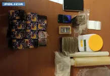 Sequestrati 2 kg di droga in una base di stoccaggio a Roma, 3 arresti