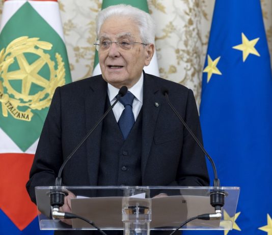 Mattarella “I suicidi in carcere sono una sconfitta dello Stato. Serve il reinserimento dei detenuti” / Video