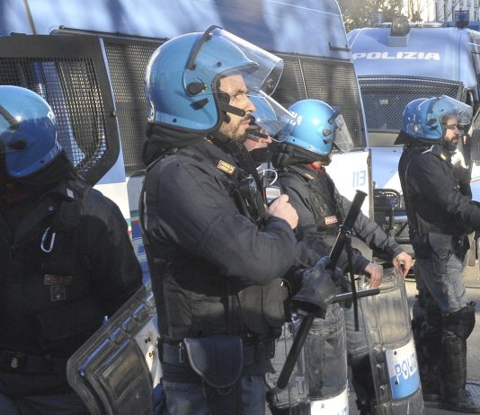 Manifestazione di anarchici a Roma, fermo preventivo per 91 persone