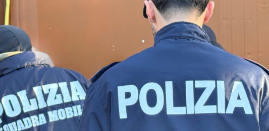 Adescavano su app di incontri e rapinavano le vittime, tre arresti a Roma