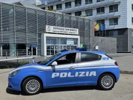 Ubriaco al Pronto Soccorso sferra un pugno al medico: arrestato un 19enne a Catania