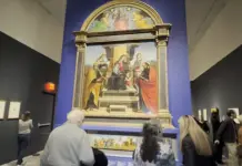 In tempi difficili, l’America punta al bello: Raffaello al Met