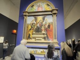 In tempi difficili, l’America punta al bello: Raffaello al Met