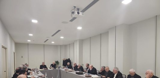 Vescovi di Sicilia riuniti a Valverde, veglia di preghiera per la pace