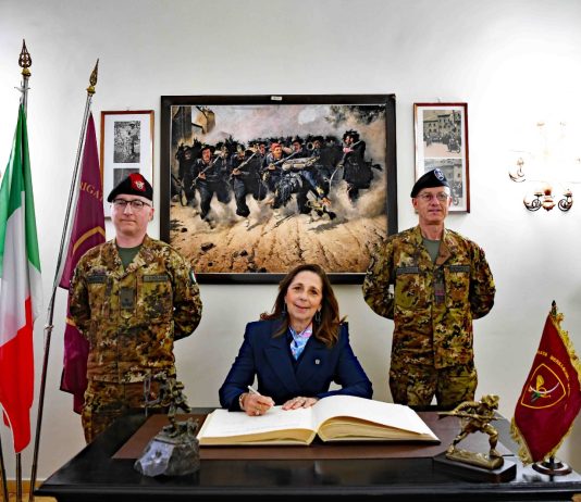 Rauti in visita alla Brigata Bersaglieri “Garibaldi” dell’Esercito: “In patria e all’estero siete prontezza operativa”