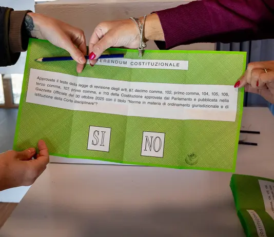 Referendum sulla giustizia, vince il No. L’affluenza sfiora il 59%. Comitato per il Sì “Paese spaccato”. Conte “Viva la Costituzione”