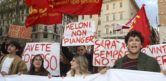 Referendum sulla giustizia, vince il No. L’affluenza sfiora il 59%. Meloni “Rispettiamo decisione italiani, occasione persa”. Schlein “Batteremo il centrodestra alle prossime elezioni politiche”