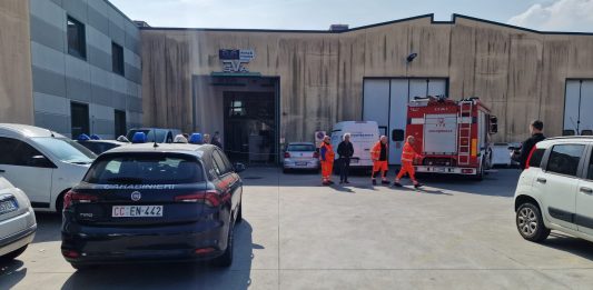 Operaio morto sul lavoro a Genova, schiacciato da una pressa in azienda