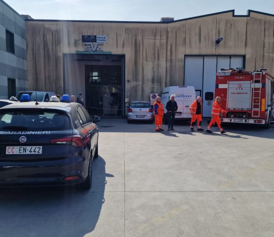 Operaio morto sul lavoro a Genova, schiacciato da una pressa in azienda
