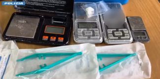 Roma, box auto trasformato in una raffineria di droga: arrestato 66enne nella zona di Torrevecchia / Video