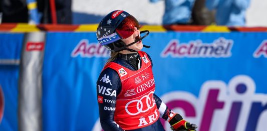 Sci alpino, Shiffrin domina lo slalom di Are davanti ad Aicher. Dodicesima Della Mea