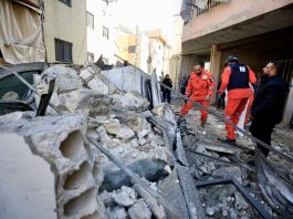 Bombardamenti sull’isola di Kharg, Trump “L’Iran liberi Hormuz o distruggerò le basi petrolifere”. Colpita l’ambasciata Usa a Baghdad, missili su Israele