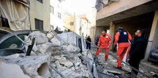 Bombardamenti sull’isola di Kharg, Trump “L’Iran liberi Hormuz o distruggerò le basi petrolifere”. Colpita l’ambasciata Usa a Baghdad, missili su Israele