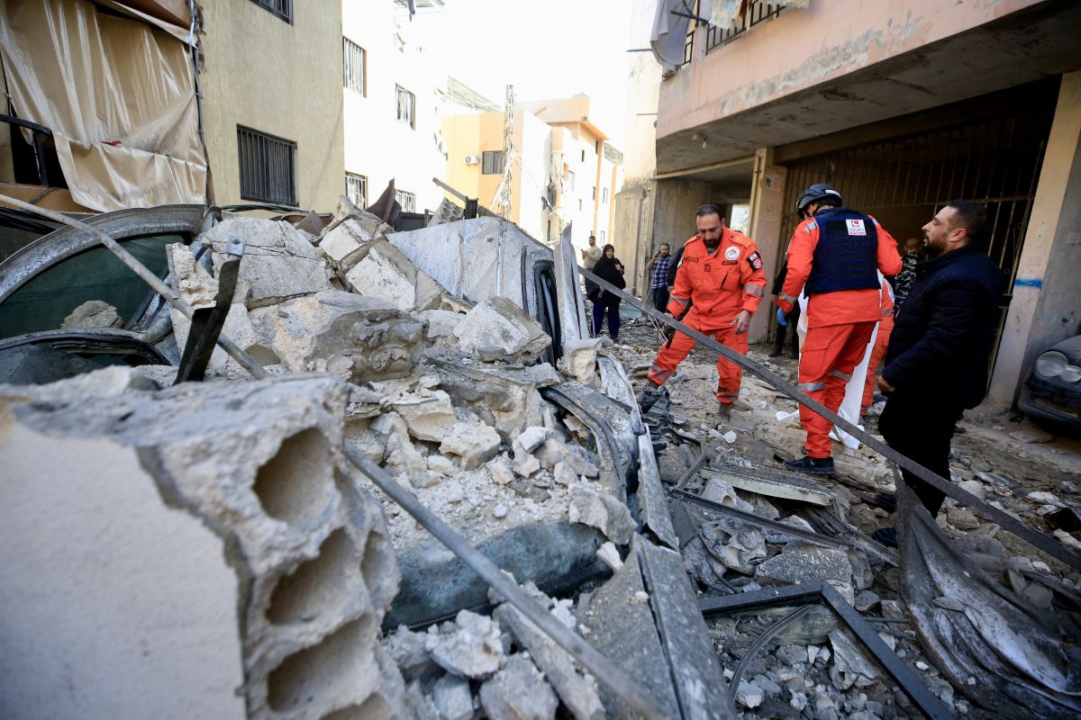 Bombardamenti sull’isola di Kharg, Trump “L’Iran liberi Hormuz o distruggerò le basi petrolifere”. Colpita l’ambasciata Usa a Baghdad, missili su Israele