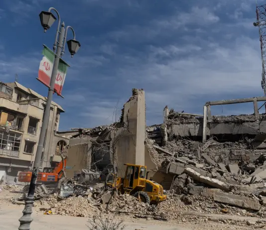 Massicci raid israeliani su Teheran, esplosioni a Dubai nella zona dell’aeroporto internazionale. Presidente Iran “Stop ad attacchi a paesi vicini, chiediamo scusa”