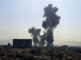 Nuove ondate di attacchi degli Usa contro l’Iran, Teheran: “Negoziati bloccati dalle violazioni del cessate il fuoco”