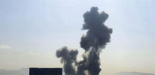 Nuovi raid israeliani su Teheran, Trump “Se reagiscono li colpiremo come mai”