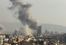 Teheran “Raggiunta un’intesa sulla nuova Guida Suprema”. Idf “Perseguiremo il successore di Khamenei e chi lo nominerà”. Torre in fiamme in Kuwait